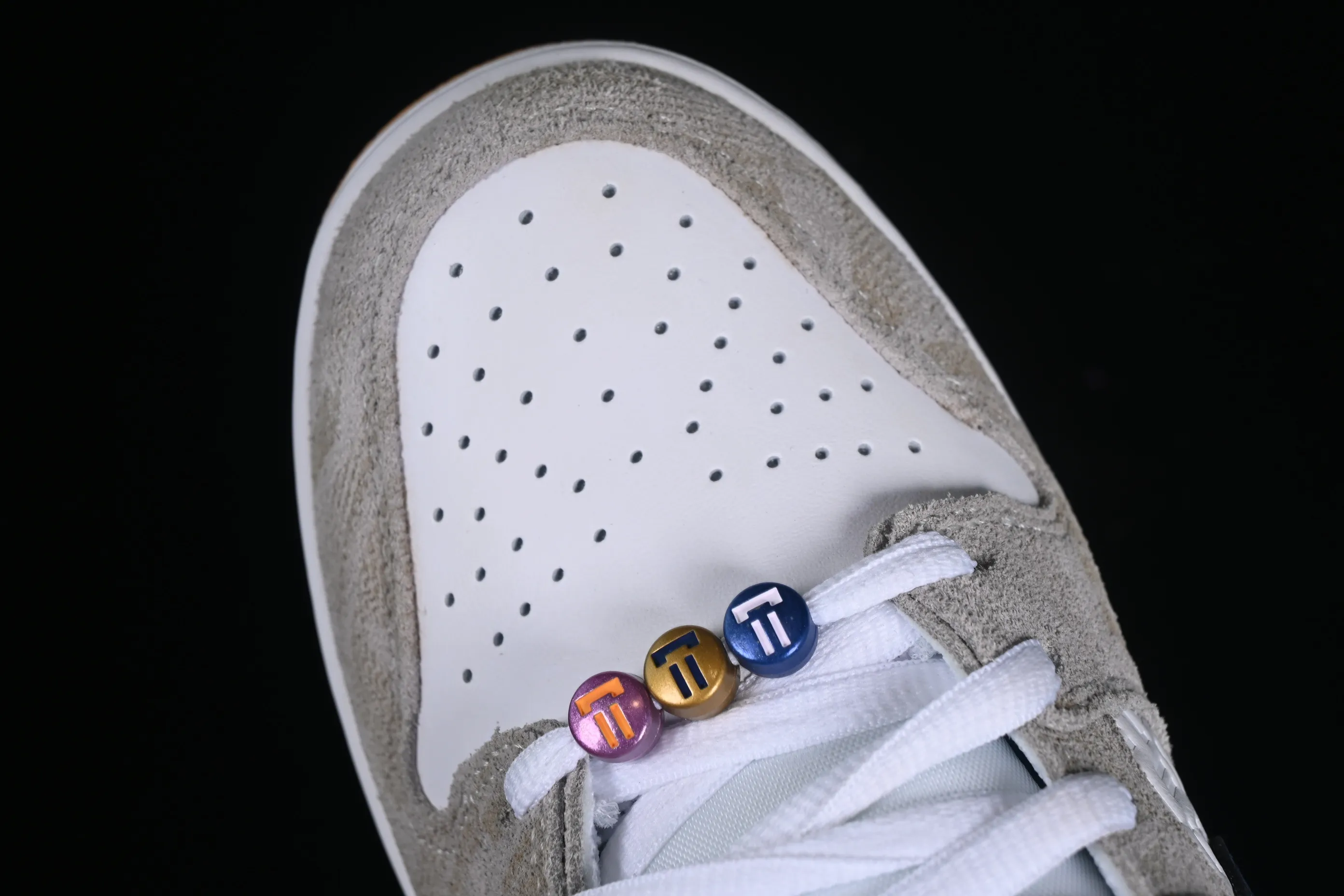 All Categories Nk SB Dunk Series Nk SB Dunk Low Low-top sneakers Z version Rayssa Leal x Nk SB Dunk Low Brazilian skateboarding goddess joint model SB low-top casual sneakers FZ5251-001